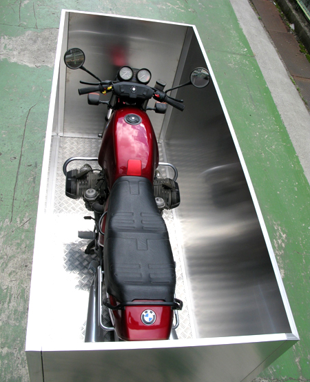 バイクの入るサイズの箱